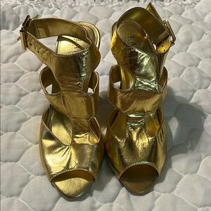 NWOT Lauren Ralph Lauren Gold Heels with Intricate Straps